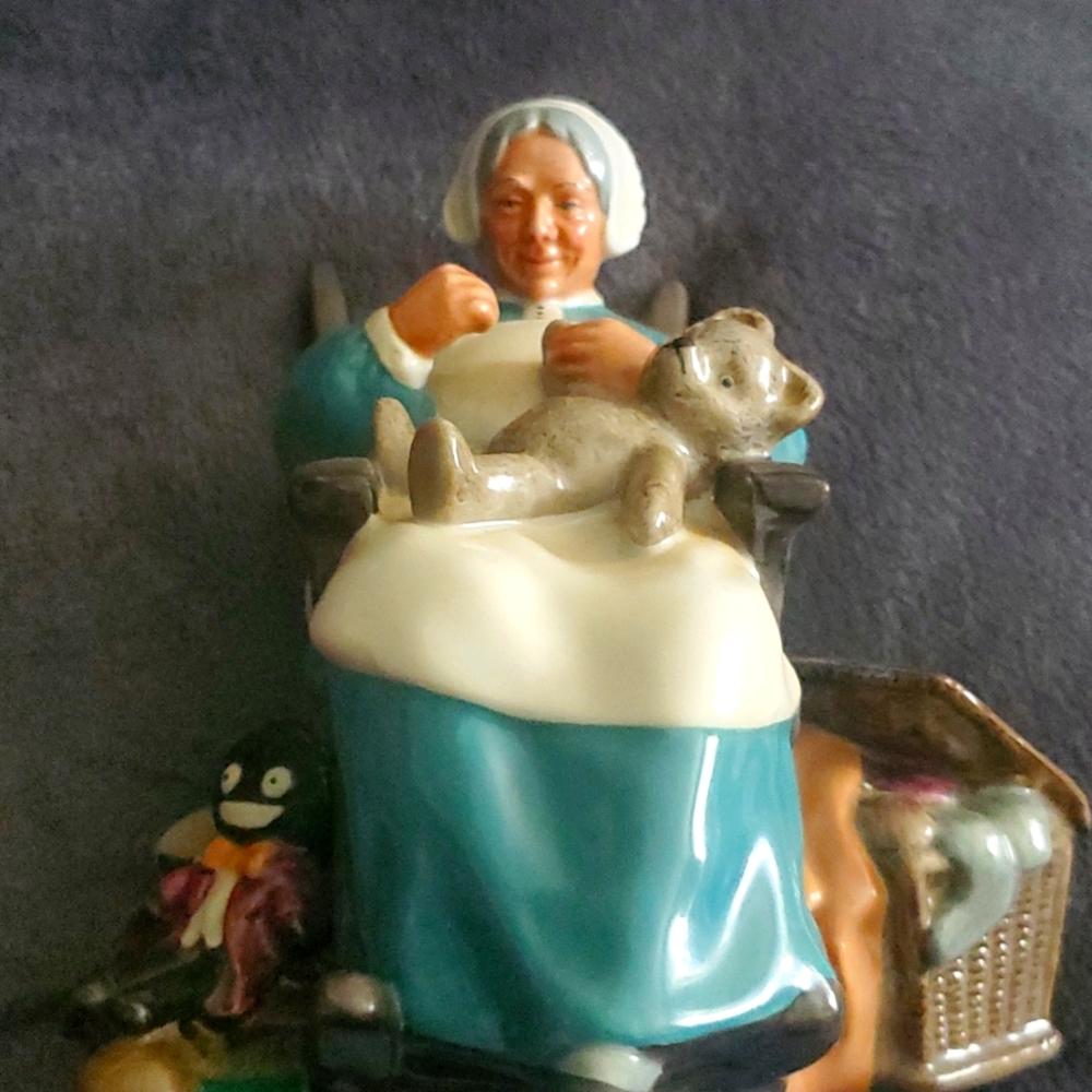 ROYAL DOULTON "NANNY" Collectable Statue